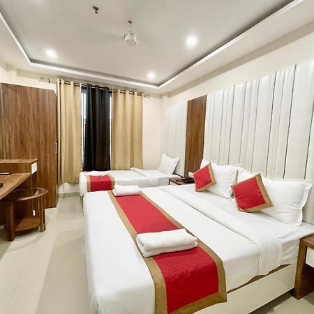 Hotel Shree Radha Krishna Varanasi Exterior foto