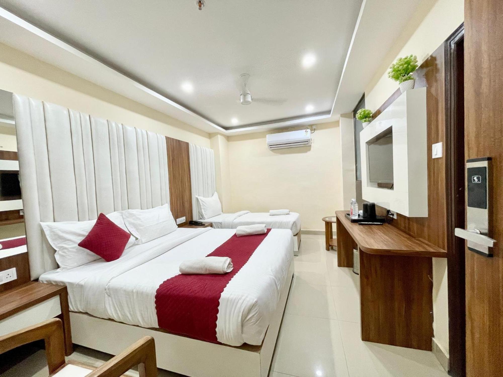 Hotel Shree Radha Krishna Varanasi Exterior foto