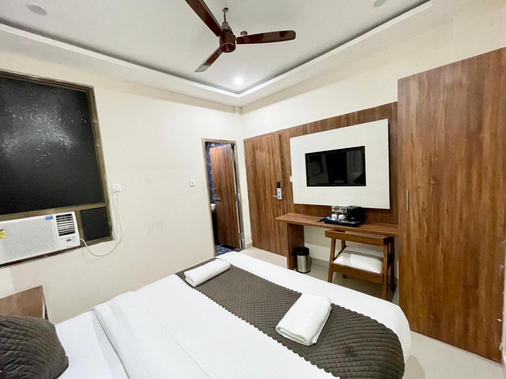 Hotel Shree Radha Krishna Varanasi Exterior foto